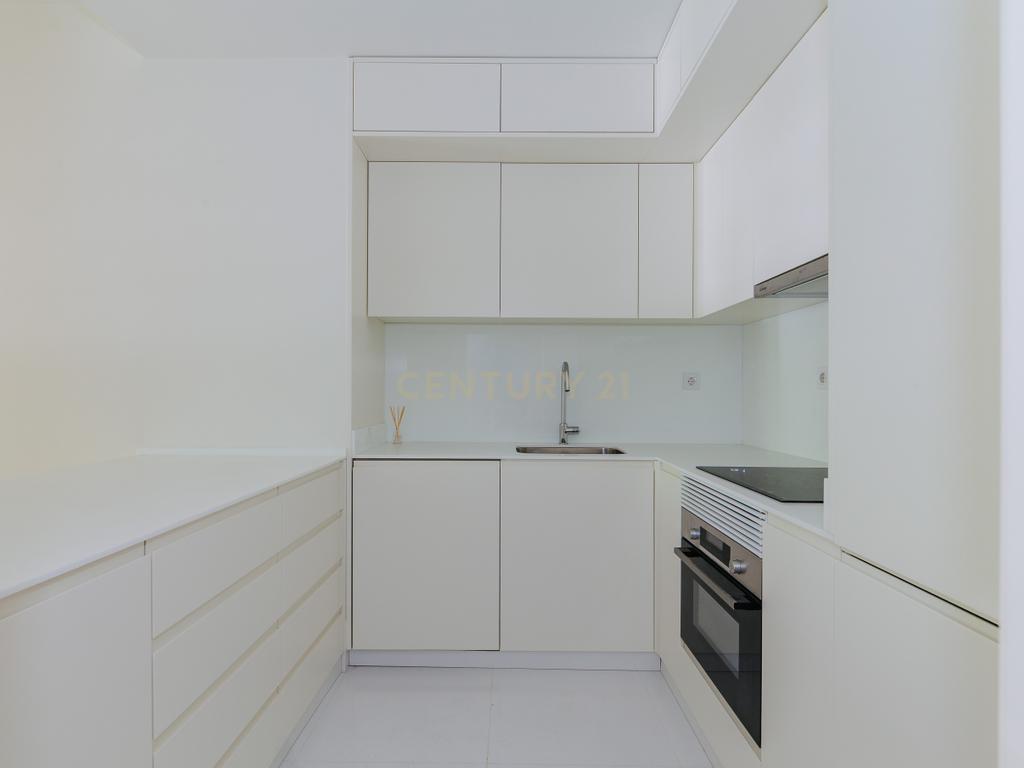 Apartamento T2 Novo a estrear em Areeiro - Image 1