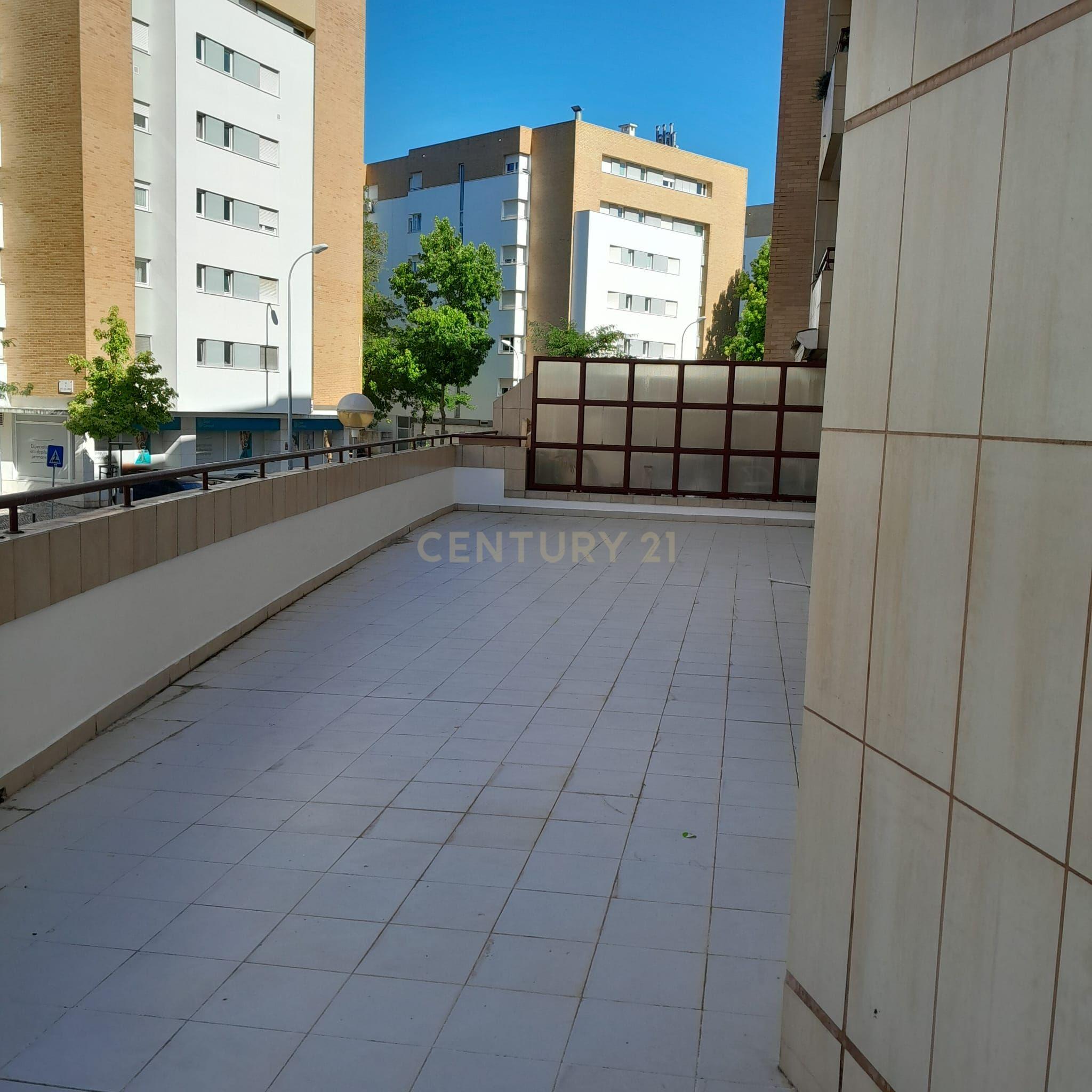 Fotografia 11 de Fantástico T2 com Terraço e estacionamento, frente ao Parque das Conchas