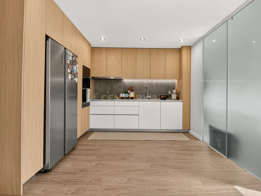 Apartamento Renovado com Vista Panorâmica em Braga - Image 5