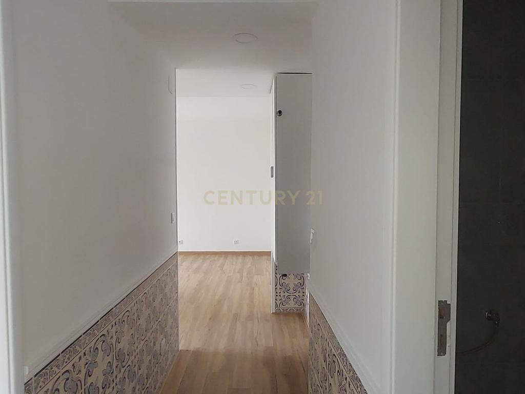 Apartamento T2 Renovado com cozinha equipada -  Odivelas  - Image 15