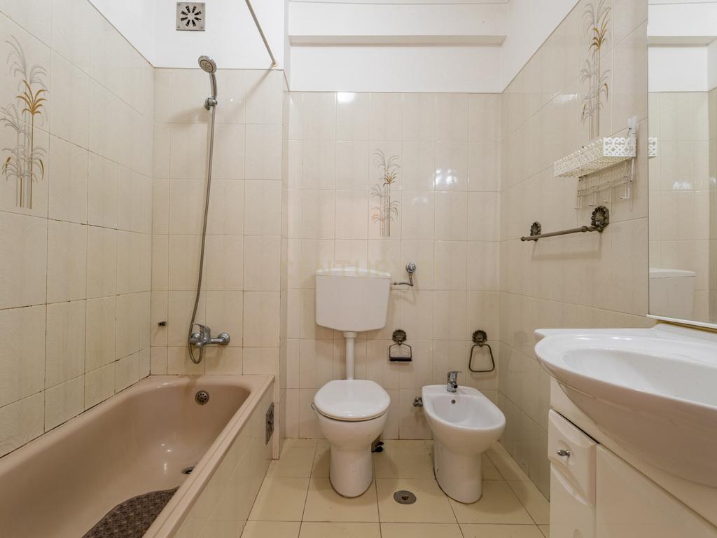 Apartamento T2 com garagem na Costa da Caparica - Image 14