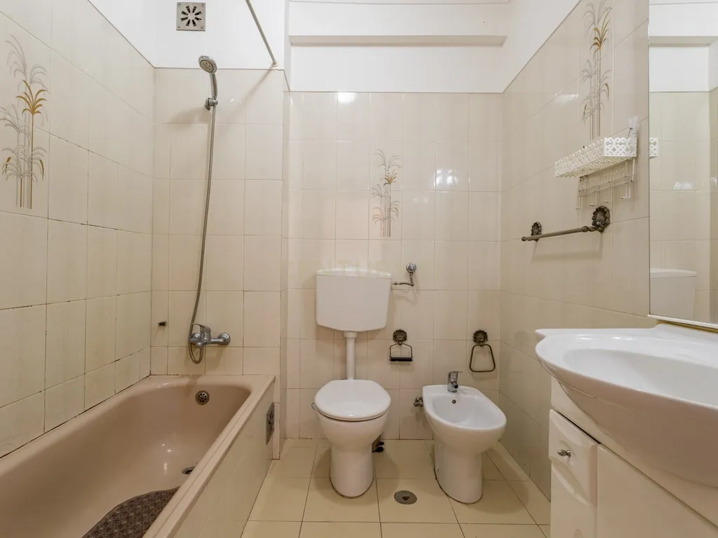 Apartamento T2 com garagem na Costa da Caparica - Image 14