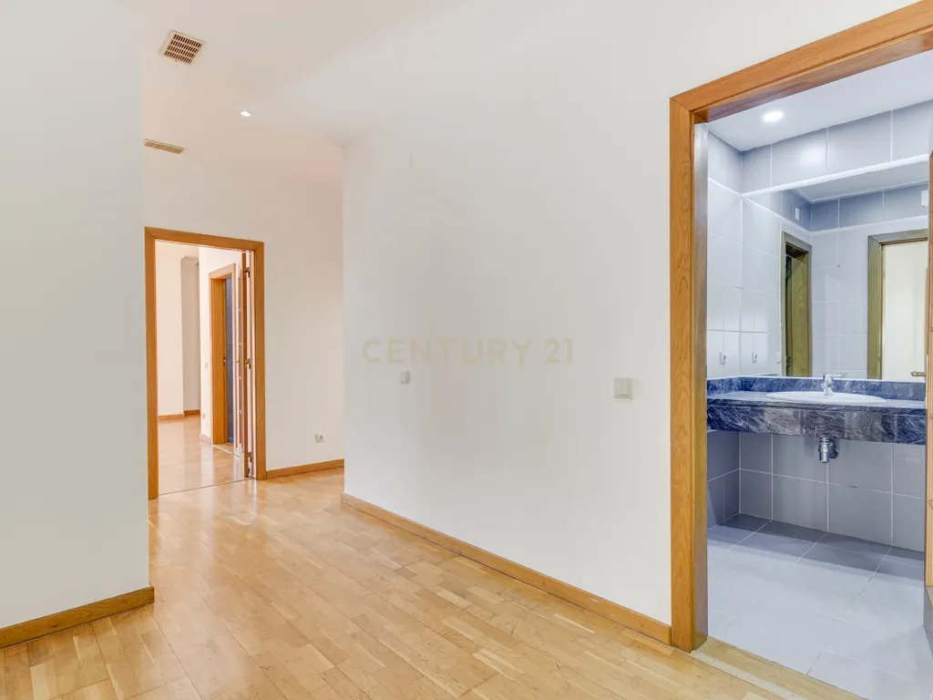 Apartamento T4 com Terraço Privativo e Churrasqueira no Condomínio Lezíria Parque | Vila Franca de Xira - Image 27