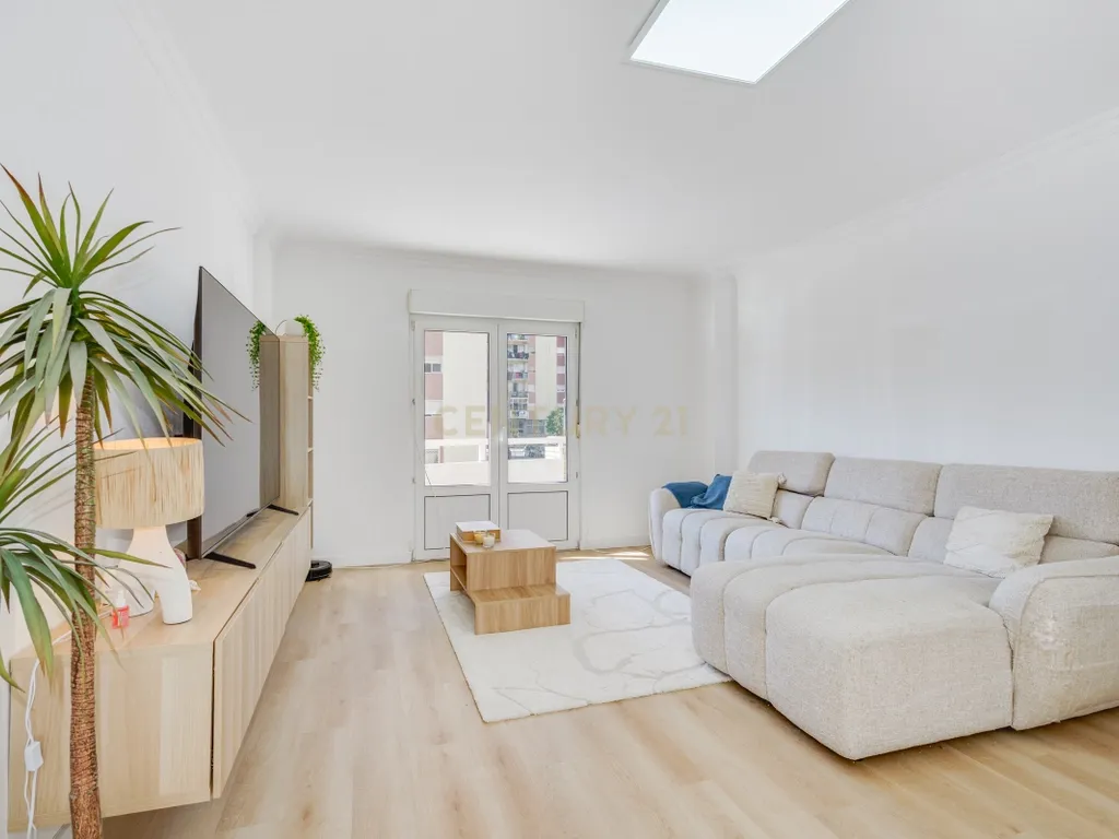 Apartamento Renovado com Vista em Alenquer, Lisboa - Image 1