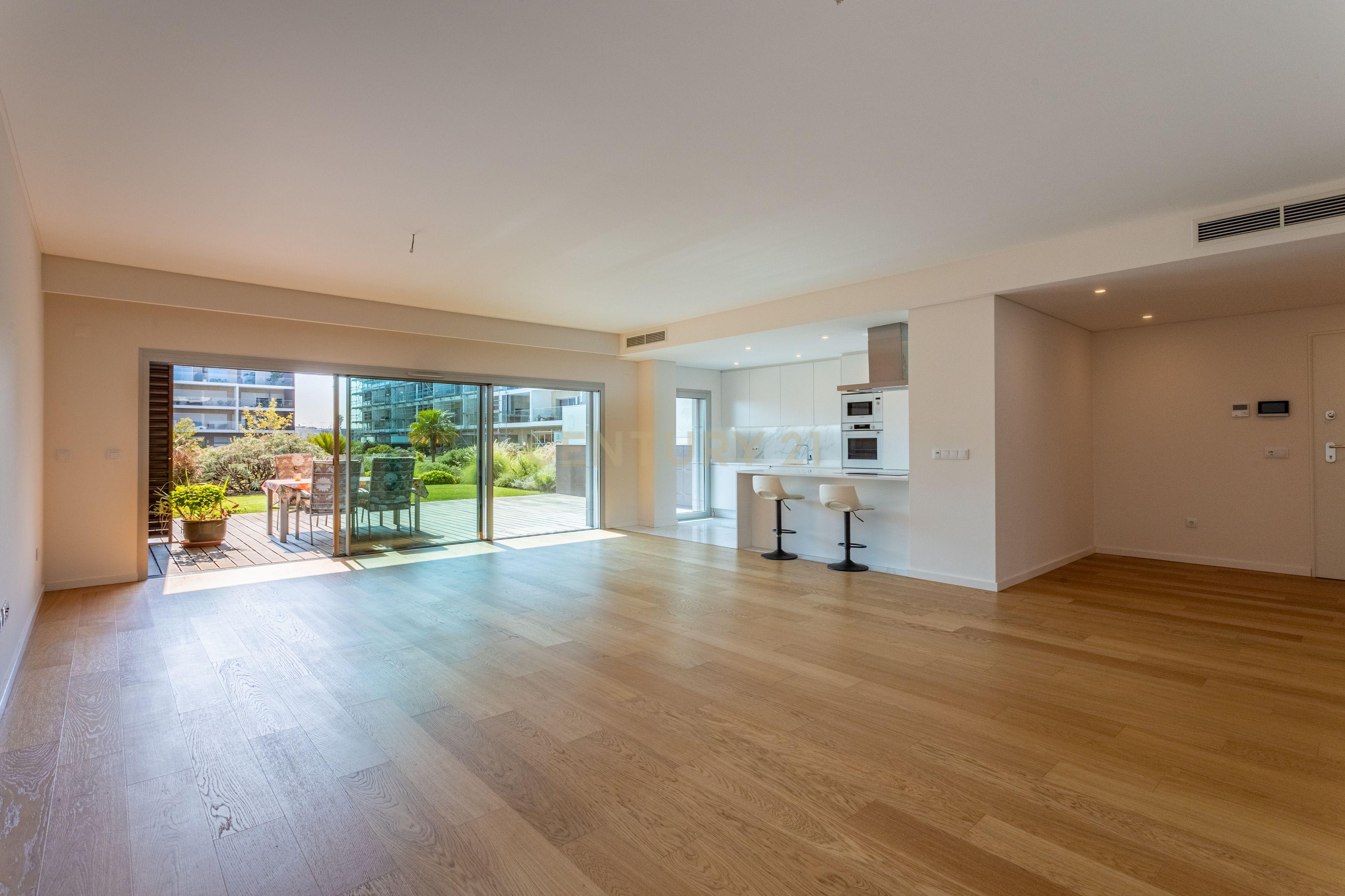Fotografia 3 de Arrendamento | Exclusivo T3 com Jardim Privativo | Tagus Bay | Alcochete