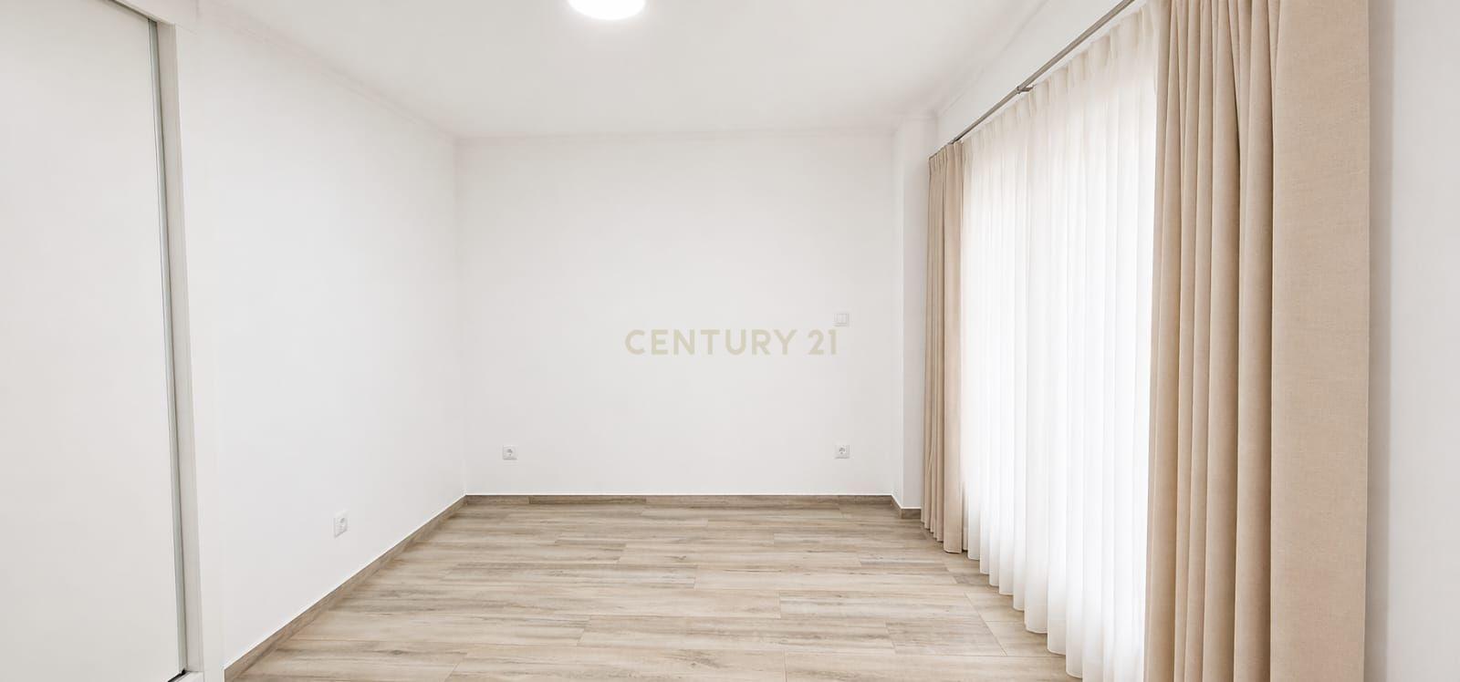 Fotografia 3 de Loja convertida em apartamento. Oportunidade única!