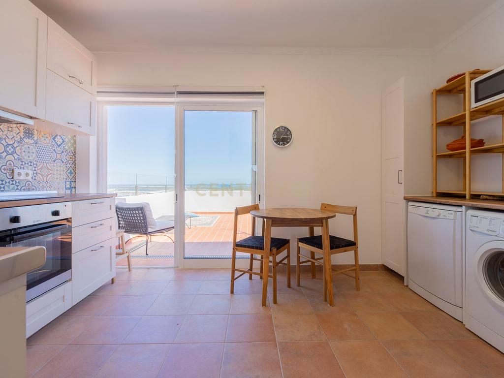 Apartamento T2 com Vista Mar e Serra, na Baixa de Olhão - Image 4