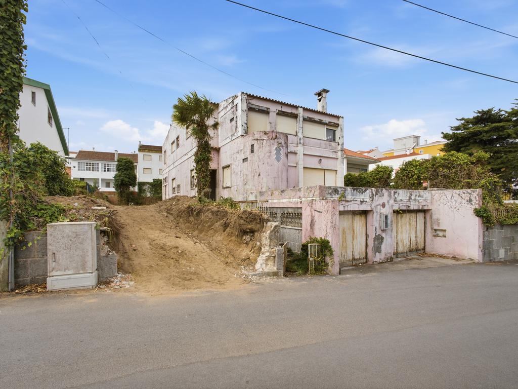 Moradia T5 para remodelar ou lote para construção — Centro do Bombarral - Image 20