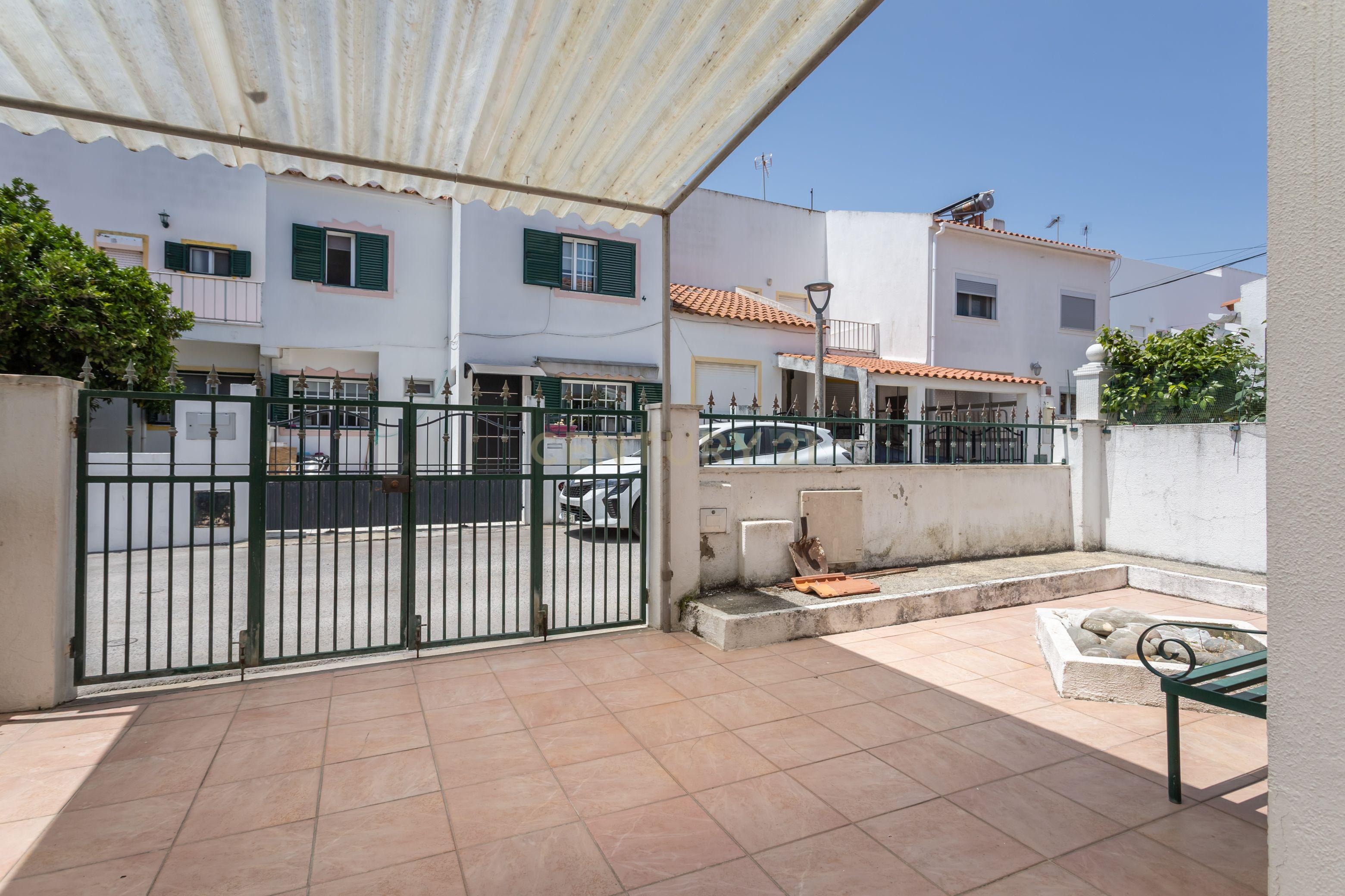 Moradia T3 Renovada com Painéis Solares, Ar Condicionado e 2 Logradouros | Manteigadas - Setúbal - Image 6