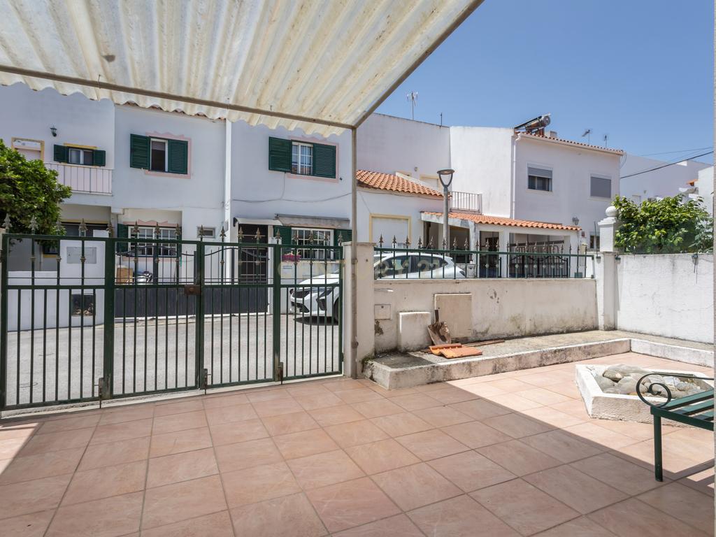 Moradia T3 Renovada com Painéis Solares, Ar Condicionado e 2 Logradouros | Manteigadas - Setúbal - Image 6