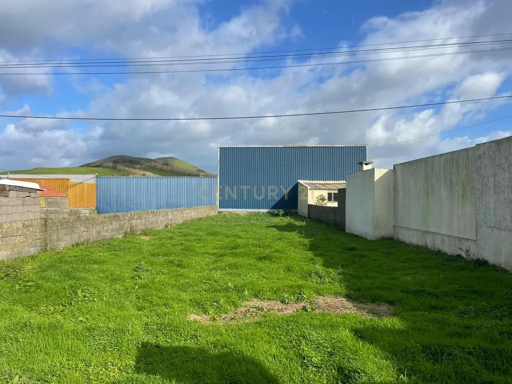 Exclusiva Moradia T4 Inserida em Lote de 753,5 m² nos Arrifes - Image 12