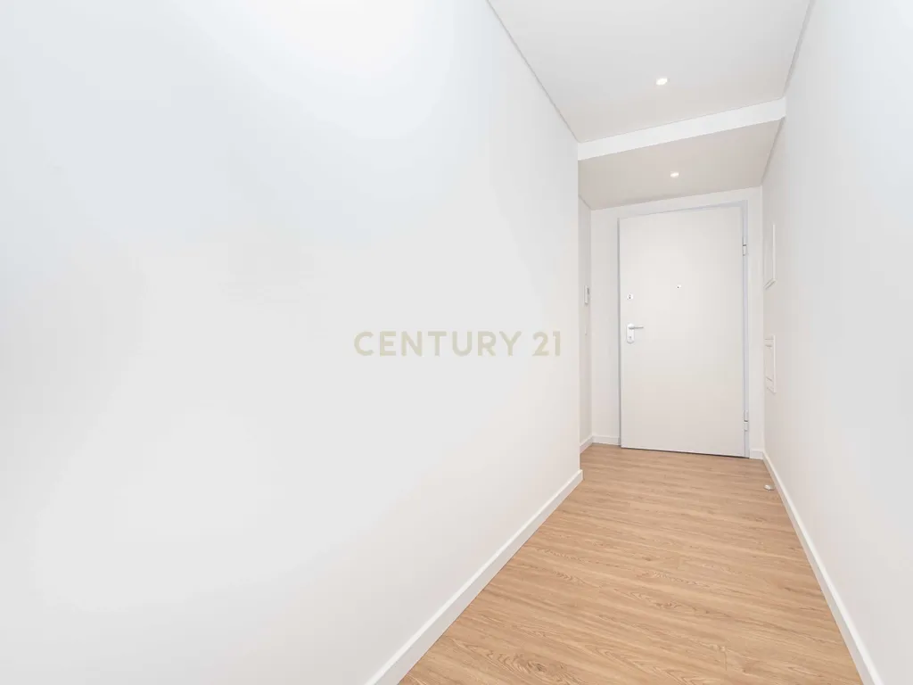Apartamento T2 Urbanização Neudel na Amadora, a estrear - Image 9