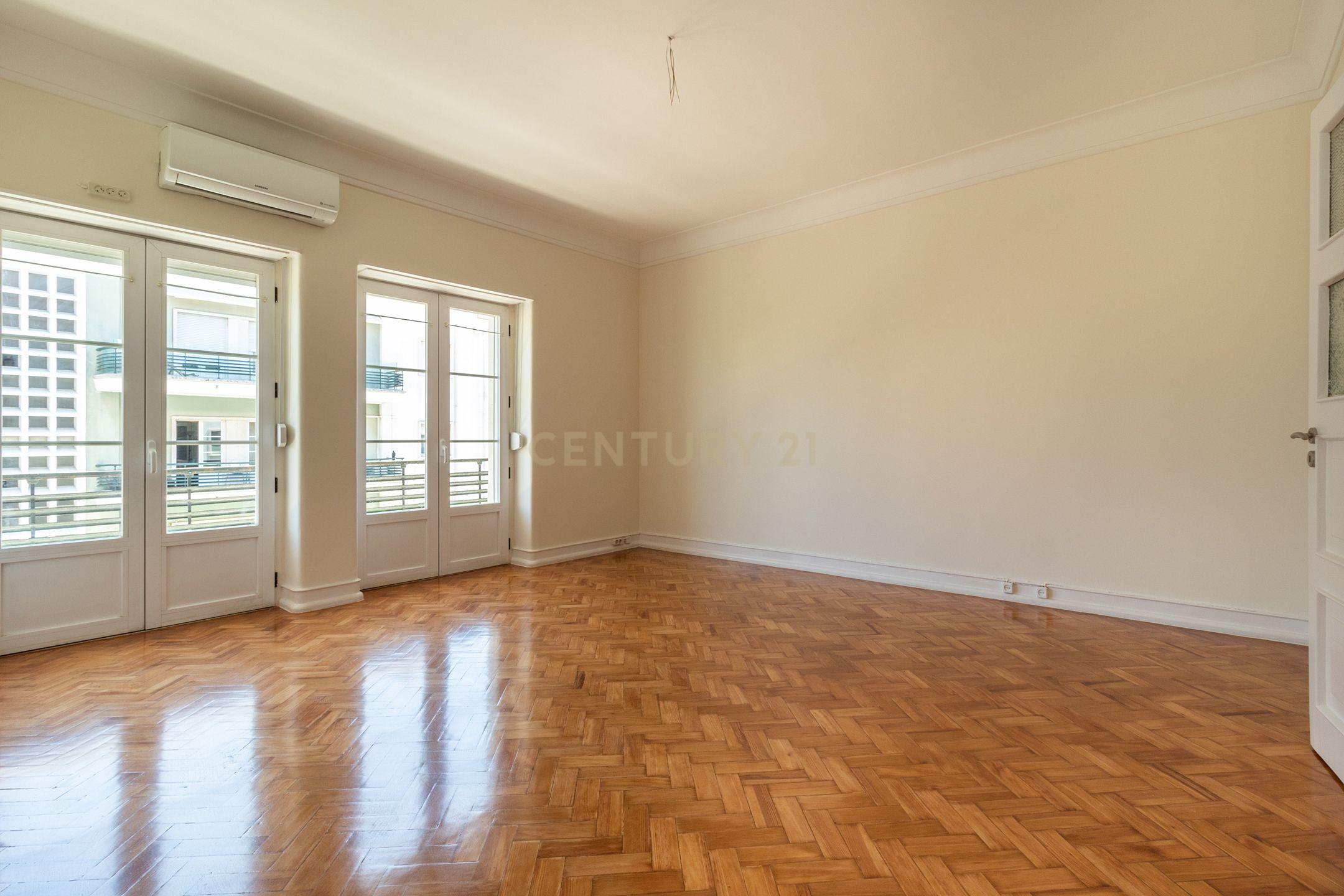 Fotografia 6 de Apartamento T4 renovado, Bairro de São Miguel, Alvalade, Lisboa. Para Arrendar!