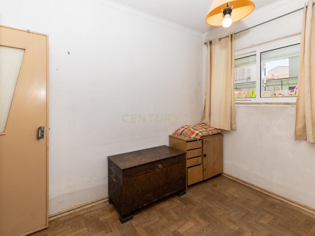Apartamento T3 no Feijó com logradouro de 261 m2 - Image 12