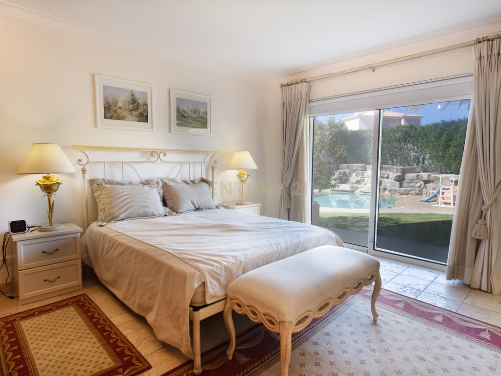 Moradia T5 com Piscina e Jardim em Lagoa, Faro - Image 20