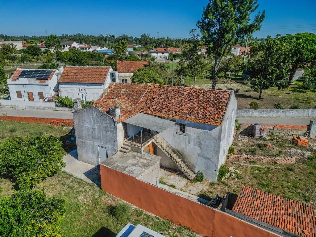 Moradia para renovar com 605 m2 de terreno em Santana, Figueira da Foz. - Image 4