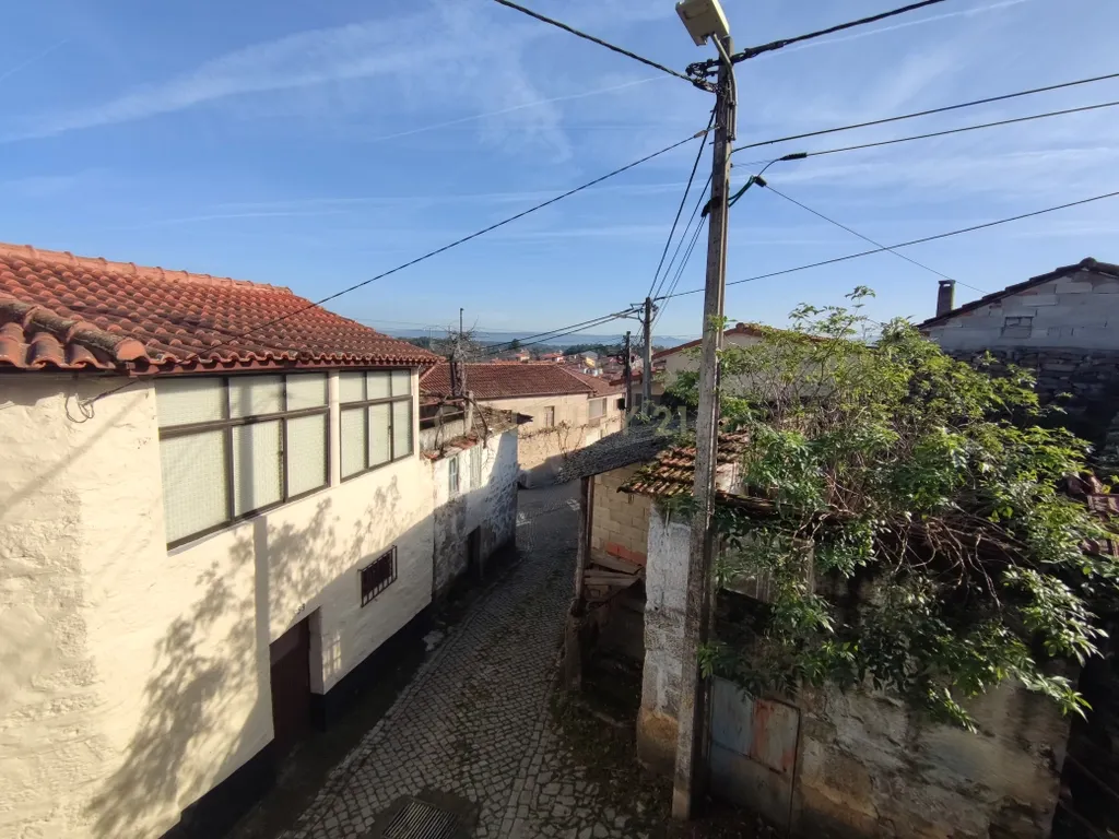 Moradia para recuperar a 5kms da cidade de Chaves - Image 19