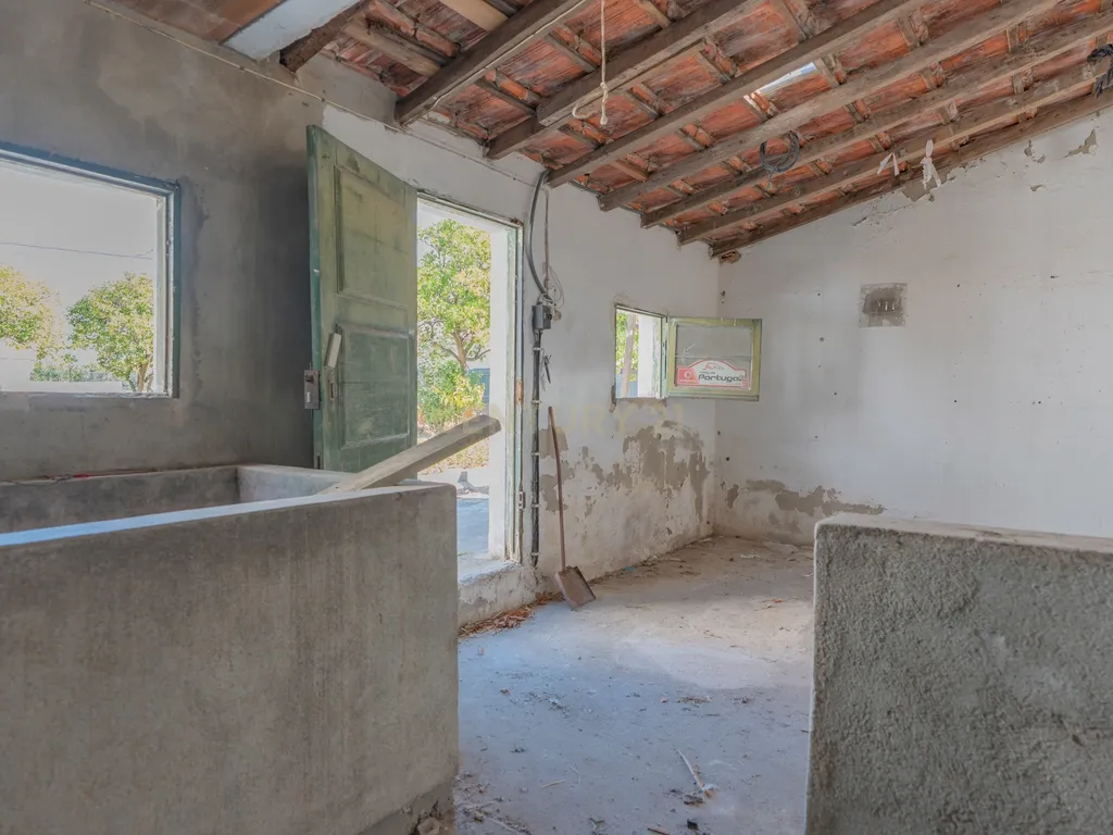 Moradia Isolada com Terreno de 1041 m² – Um Mundo de Possibilidades! - Image 81