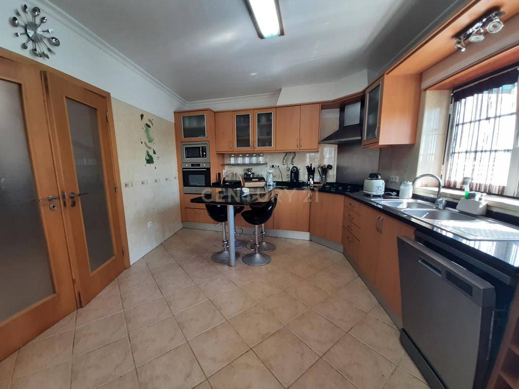 Moradia  T3 na  Lourinhã com Piscina  Garagem e Churrasqueira - Image 37