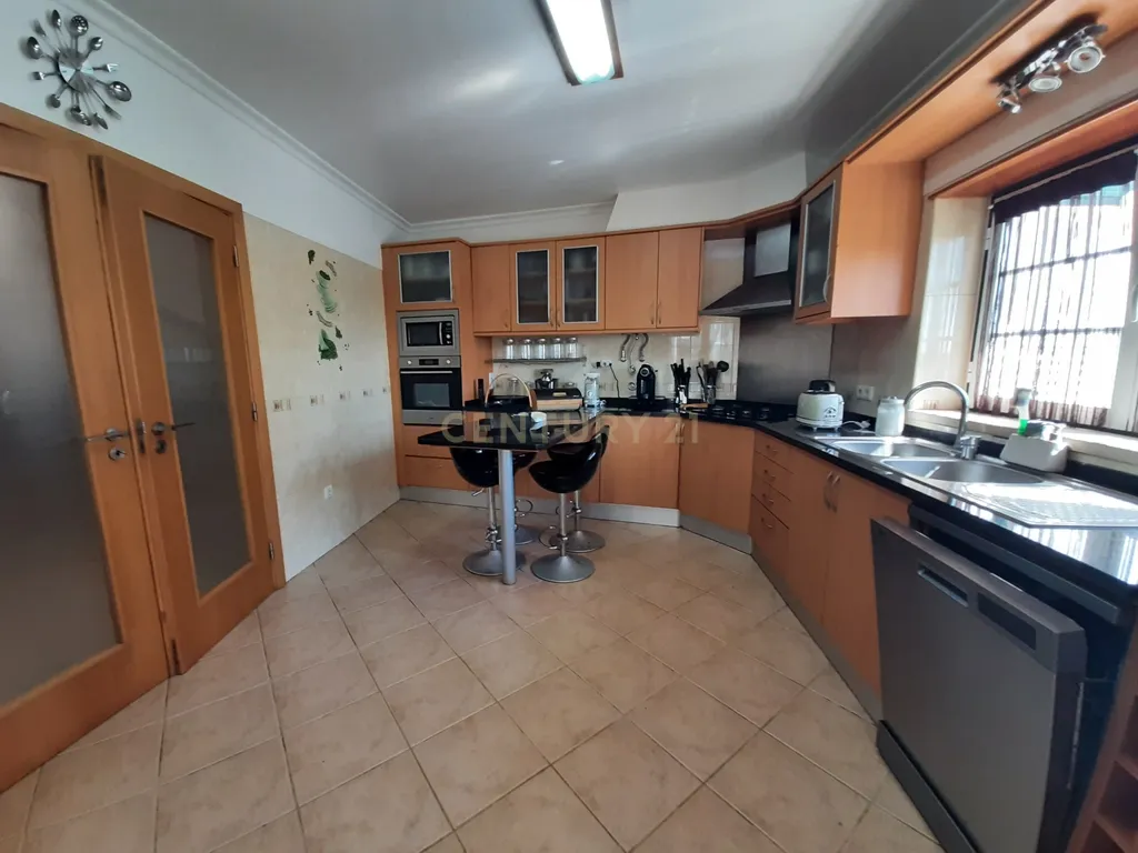 Moradia T3 na Lourinhã com Piscina Garagem e Churrasqueira - Image 37