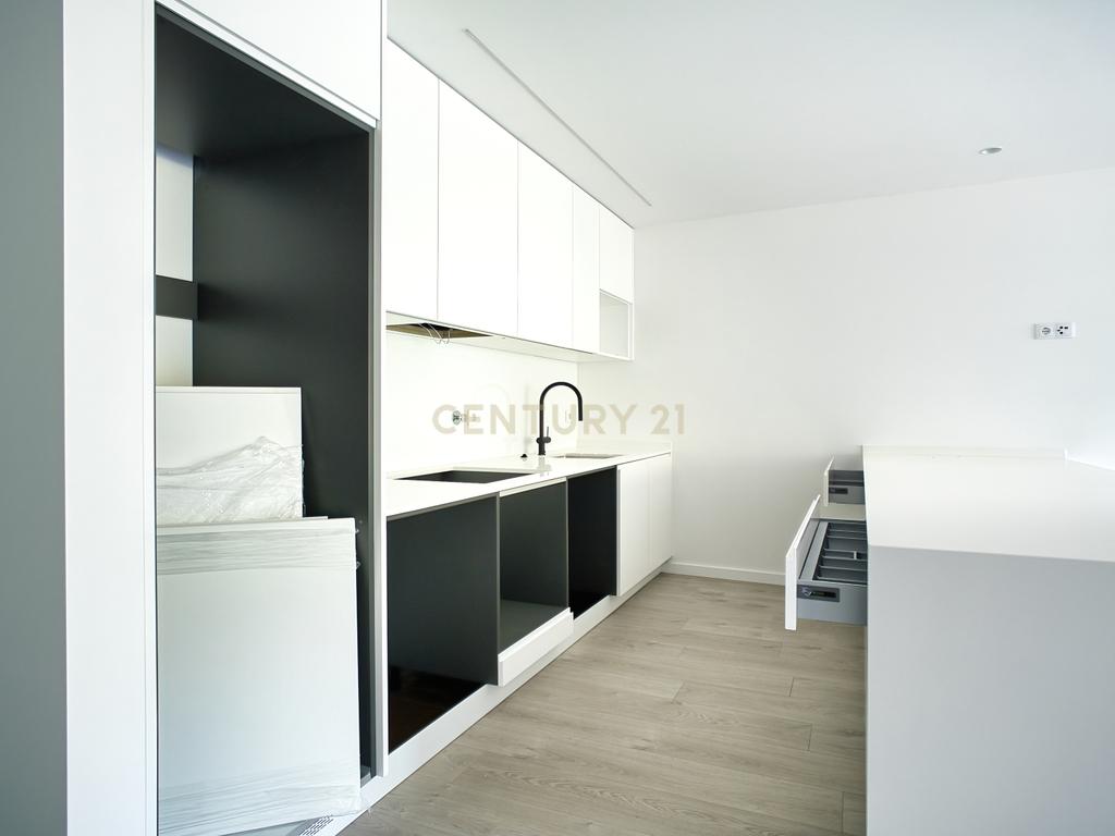 Lindíssimo Apartamento Novo T2 a dois passos da praia - Image 13