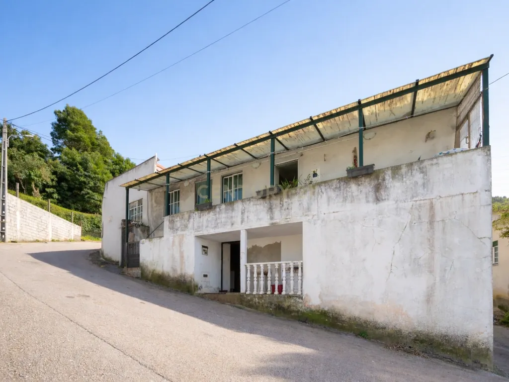 Moradia T3 na Lousã - Image 1