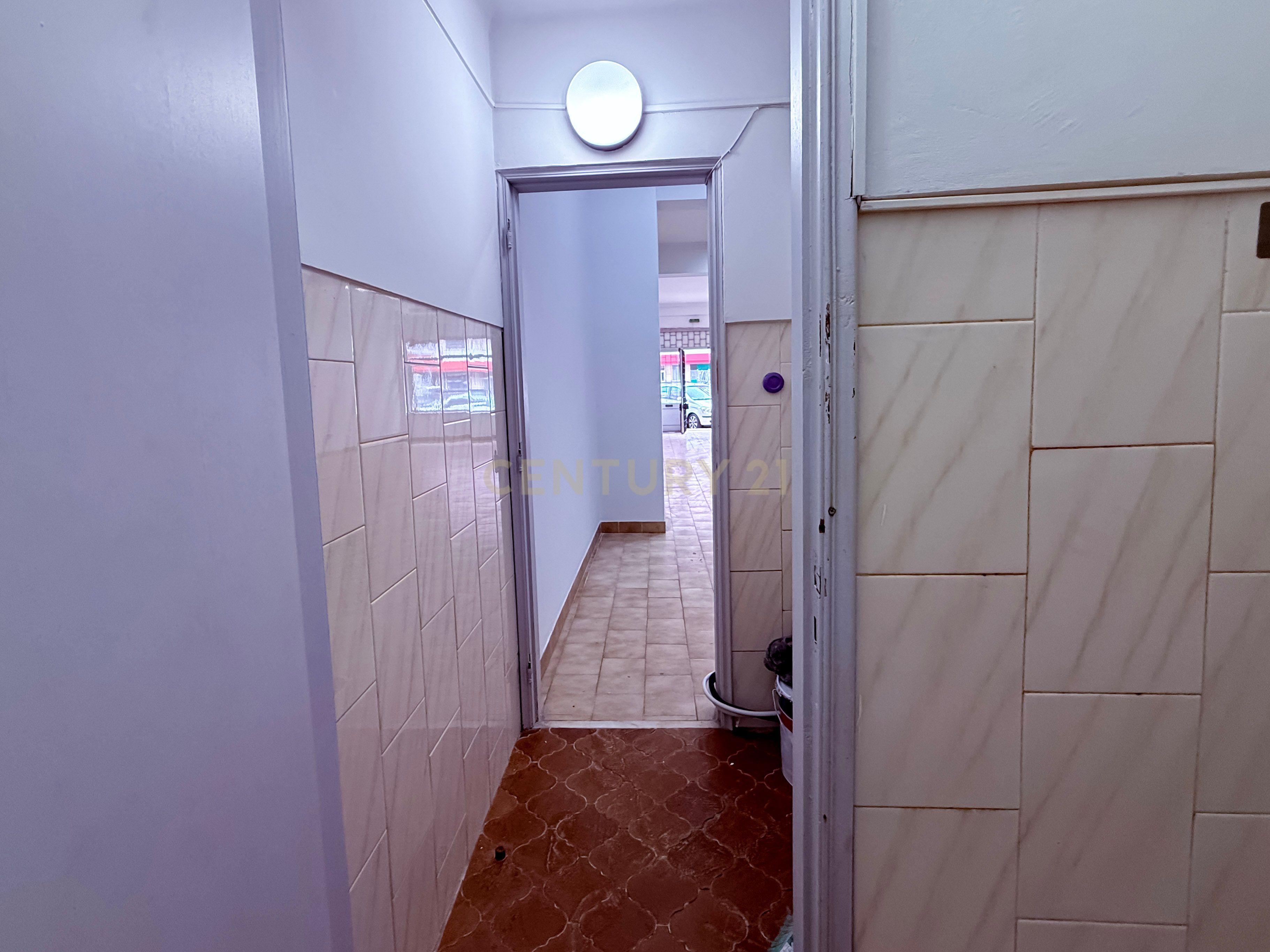 Fotografia 11 de Loja no Casal de São Brás, Amadora - 170m² por 1100€