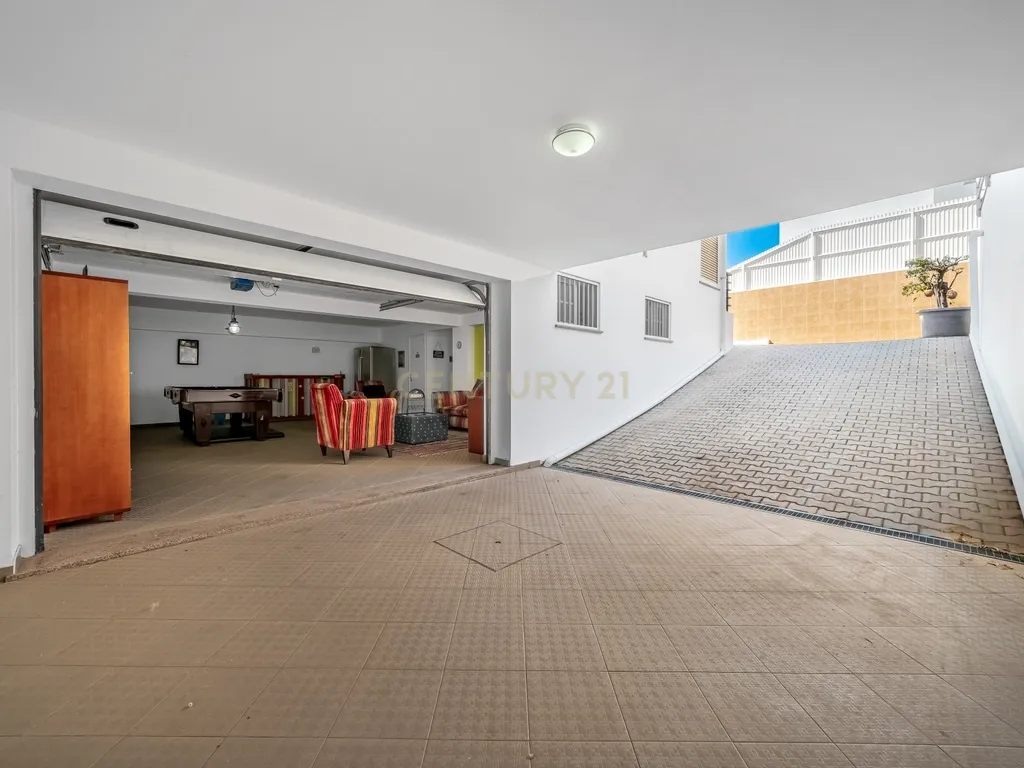 Moradia T4 com piscina, jacuzzi e garagem em Vale Pedras, Albufeira - Image 25