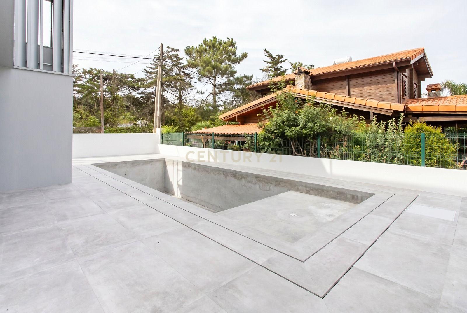 Fotografia 6 de Moradia T4 de Arquitetura Contemporânea com Piscina na Aroeira
