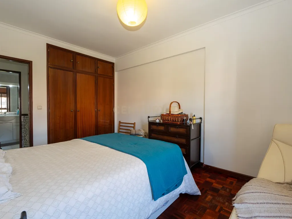 Apartamento de tipologia T2, com varanda, 1 wc e arrecadação, localizado em Agualva – Cacém, inserido em prédio de construção de 1996. - Image 23