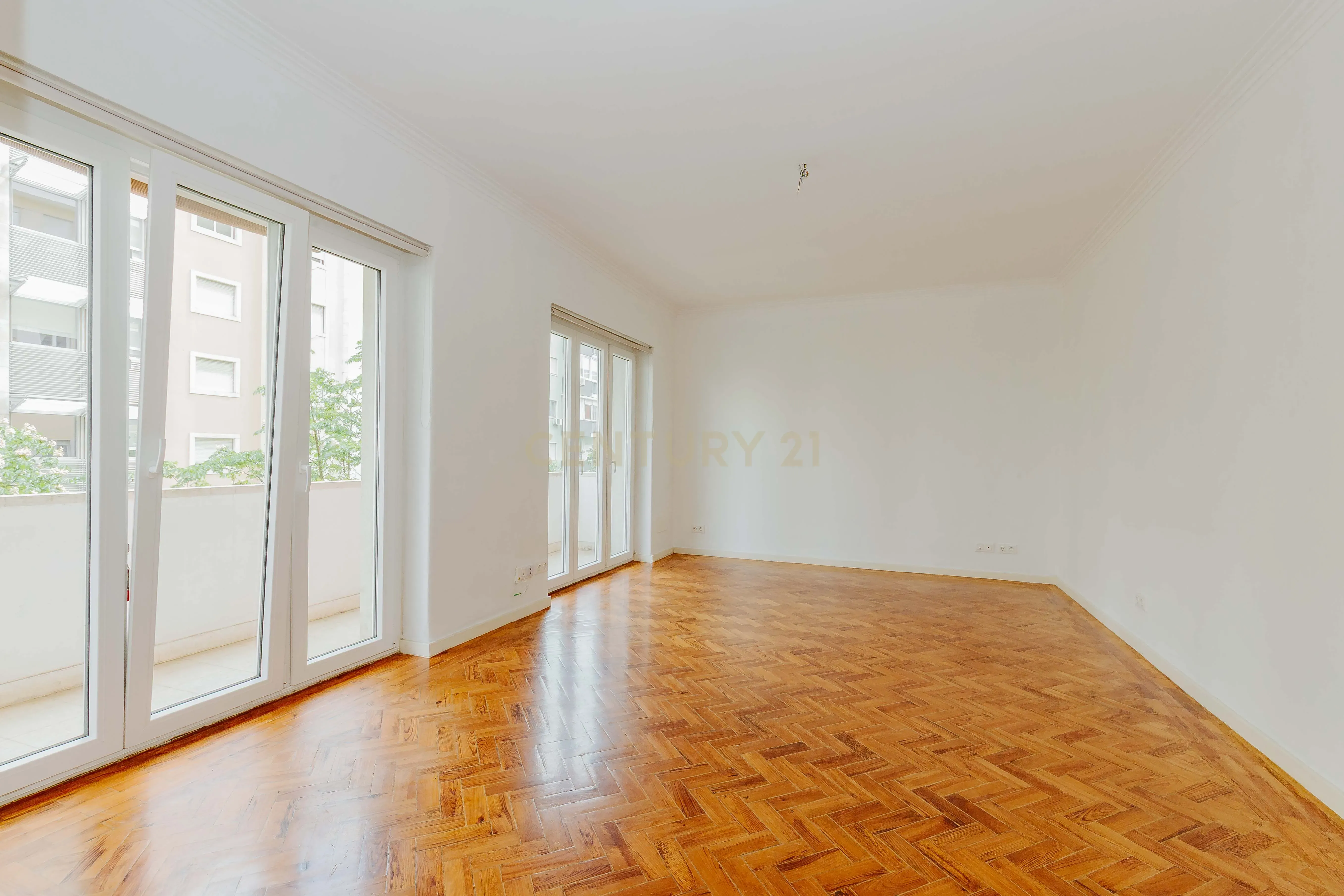 APARTAMENTO T5 REMODELADO SALDANHA LISBOA - Image 21