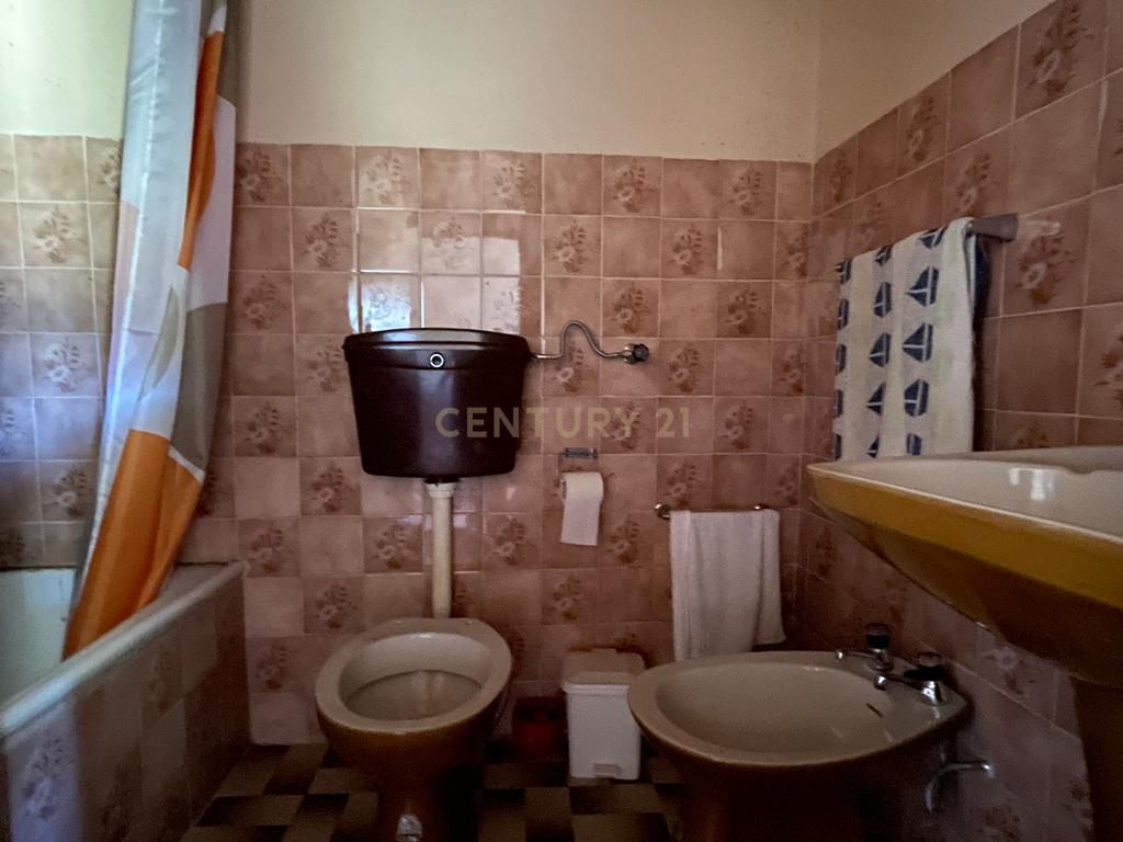 Uma quinta com uma casa que necessita de restauro, situada num terreno de 4000m², cortado por um riacho. - Image 17