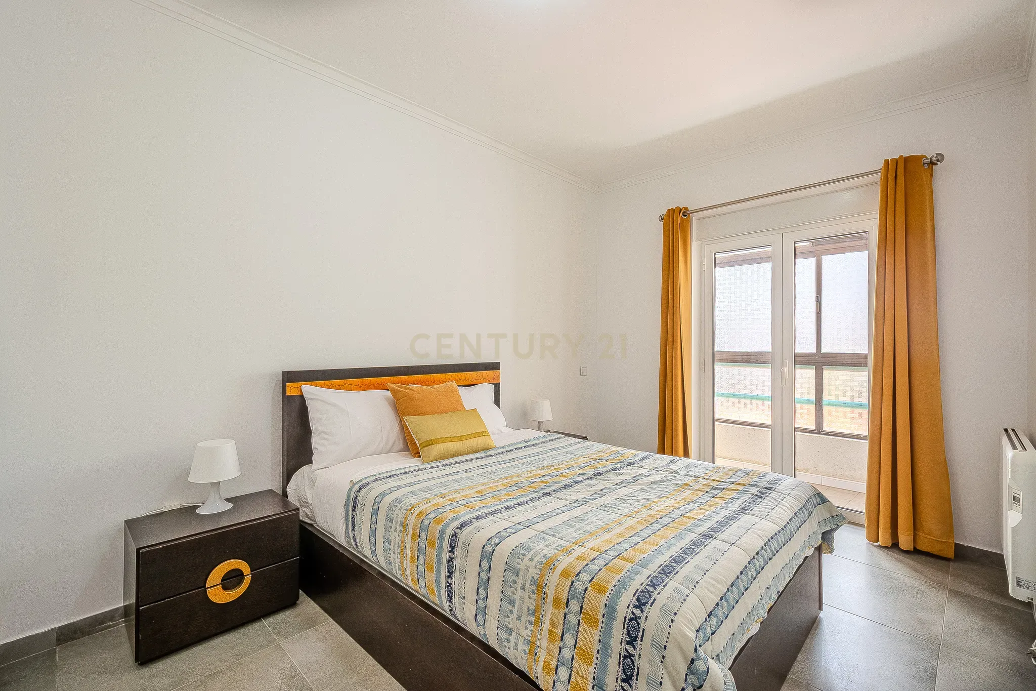 Apartamento T2 com Vista Mar na Primeira Linha de Praia – Quarteira - Image 14