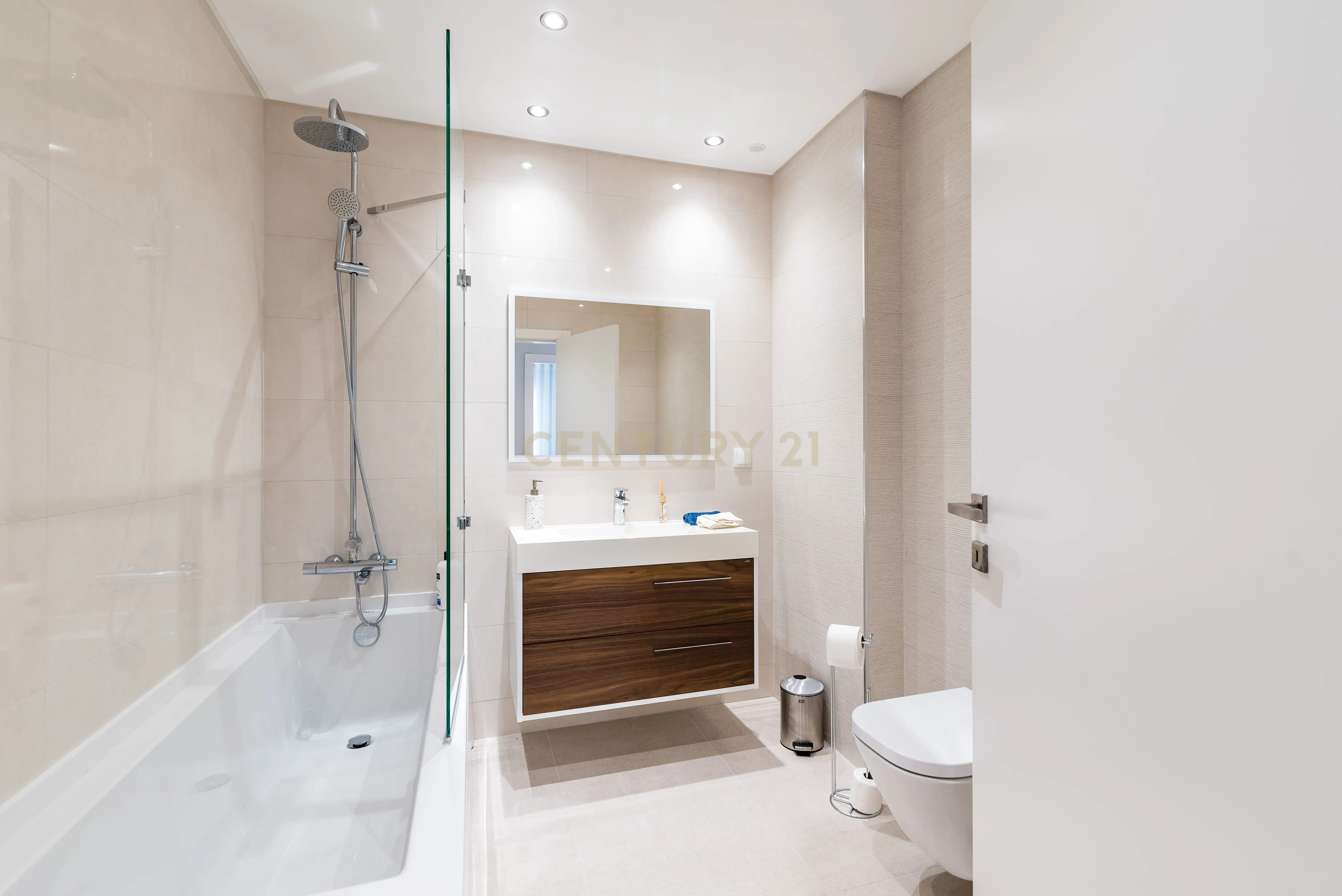 Luxuoso Apartamento T3 em Odivelas com Vista Panorâmica - Image 24
