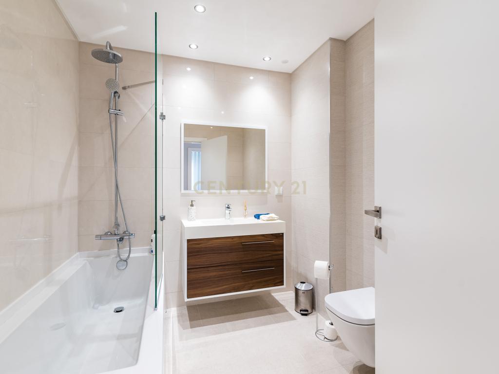 Luxuoso Apartamento T3 em Odivelas com Vista Panorâmica - Image 24