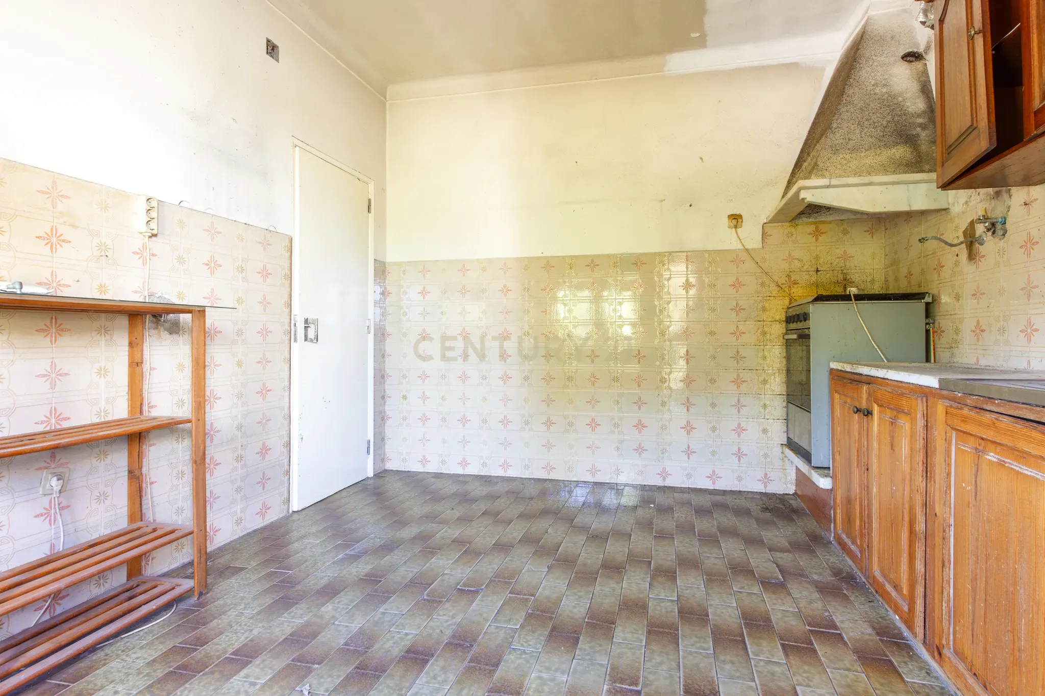 Fotografia 8 de Quinta do Conde - Moradia Isolada de 3 assoalhadas para remodelação, com sótão e cave