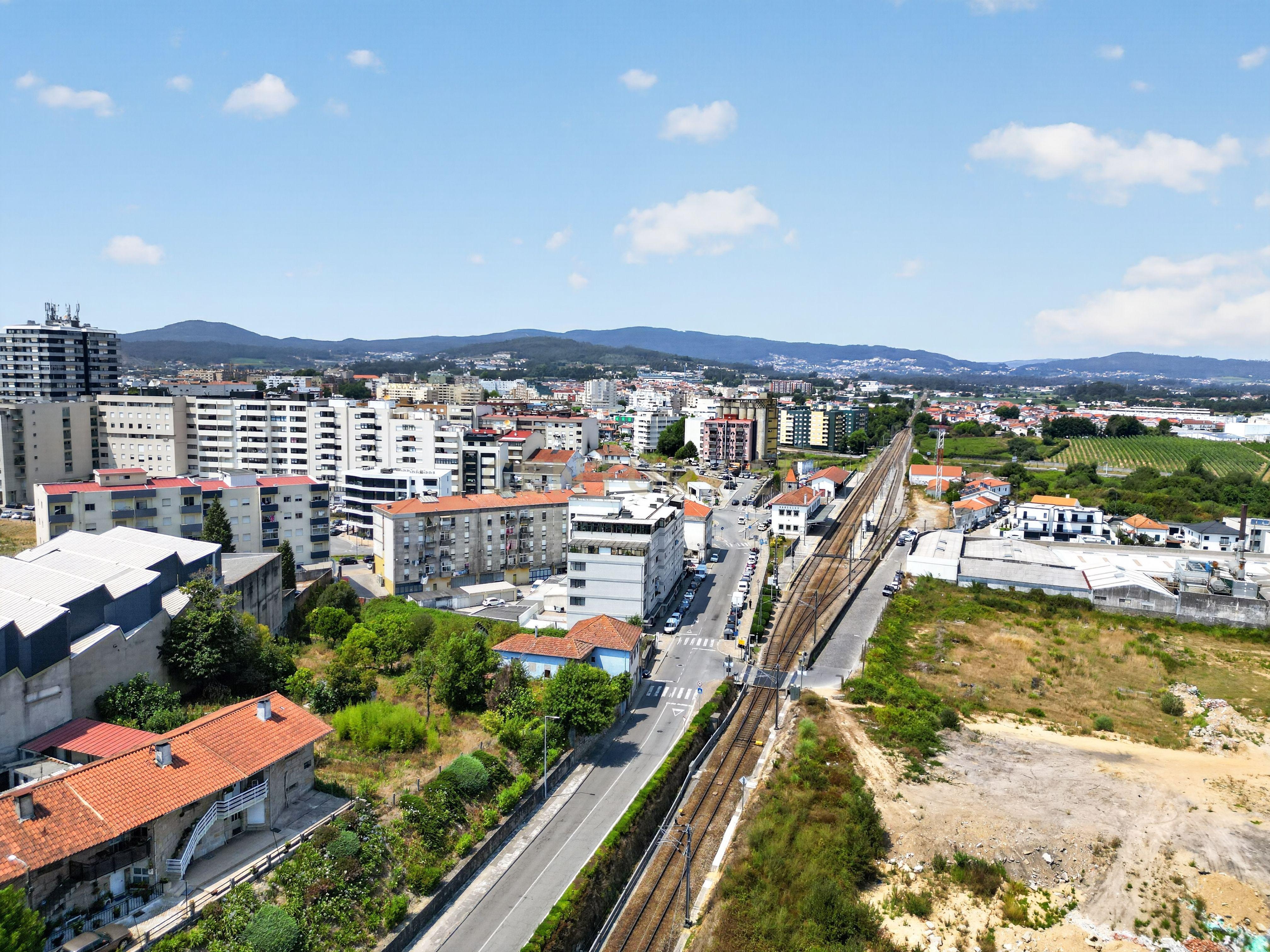 Fotografia 2 de Moradia com terreno para construção em altura em Arcozelo, Barcelos