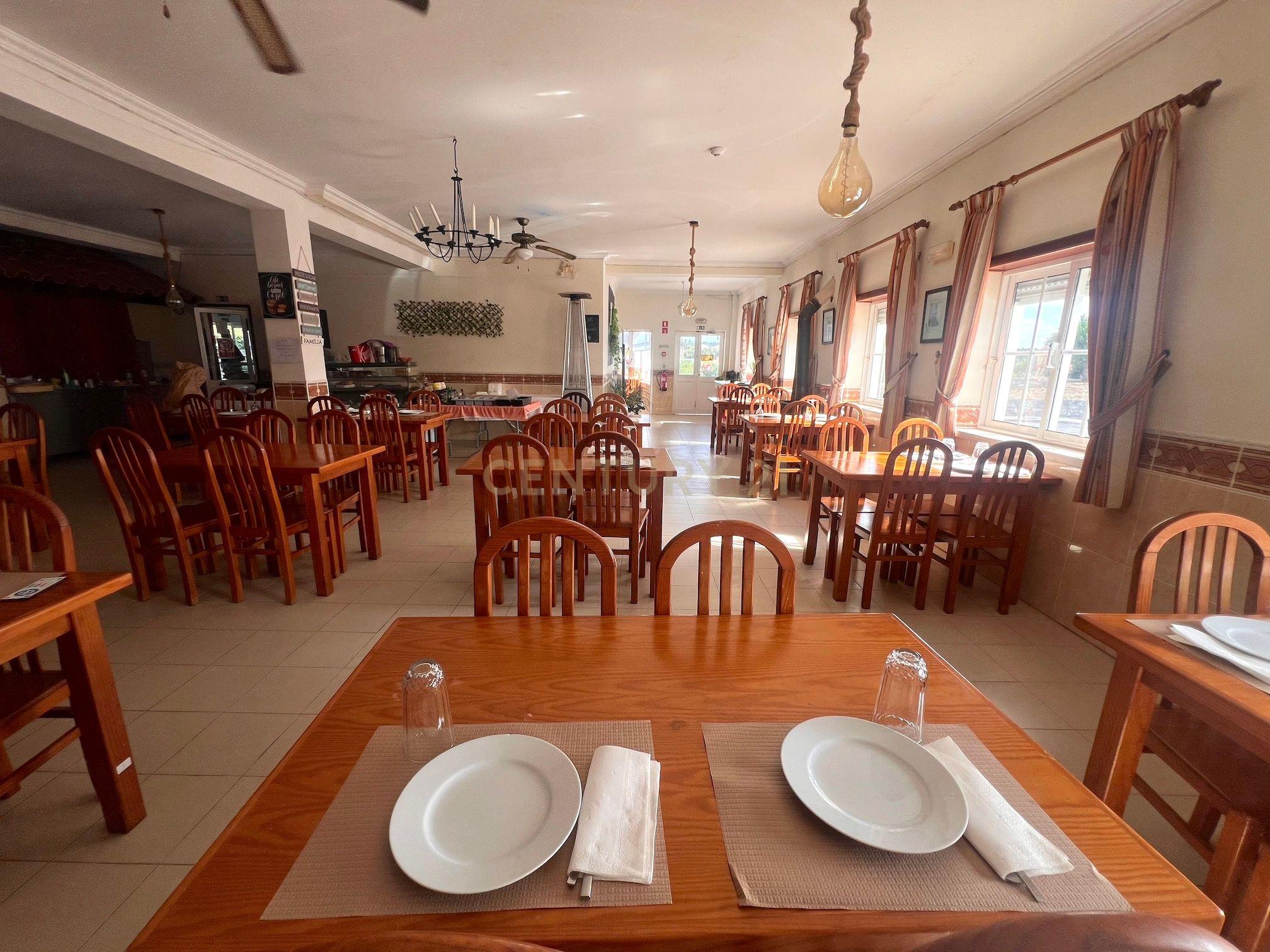 Fotografia 9 de Prédio no Nadadouro com 3 apartamentos + restaurante + potencial para mais 3 apartamentos