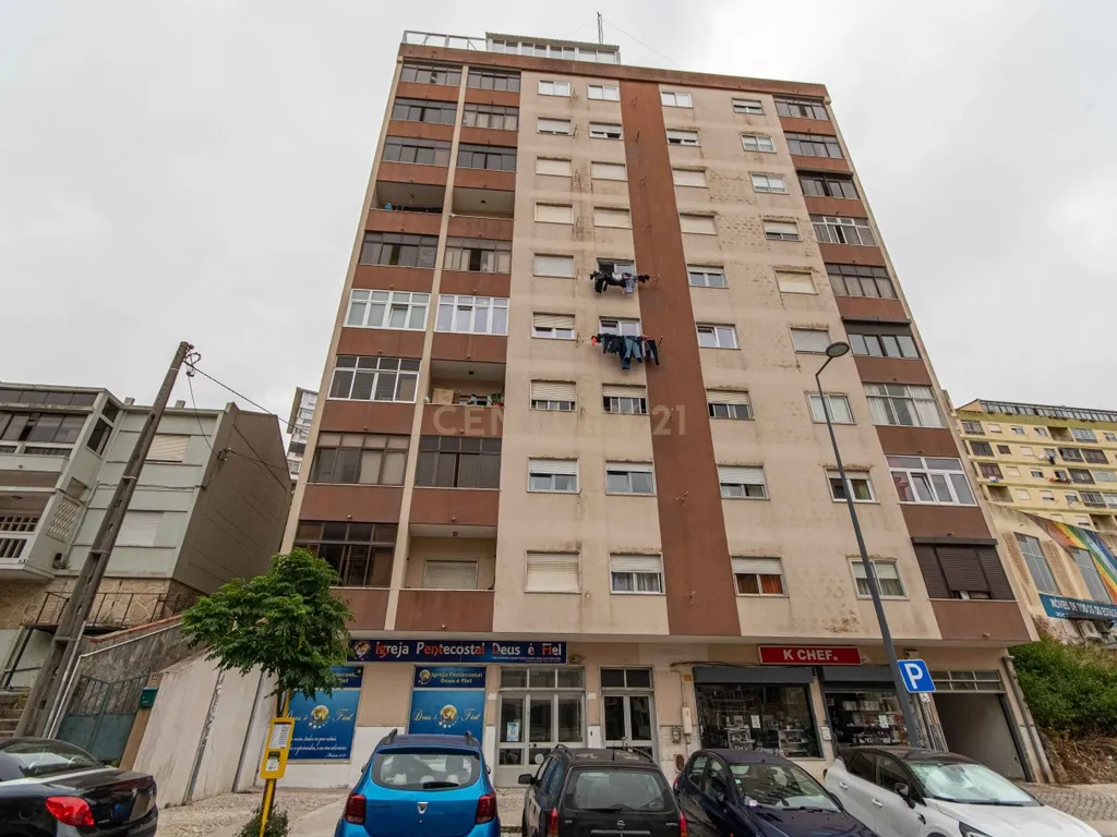 Apartamento T3 + 74m2 de área extra em Agualva-Cacém - Image 21