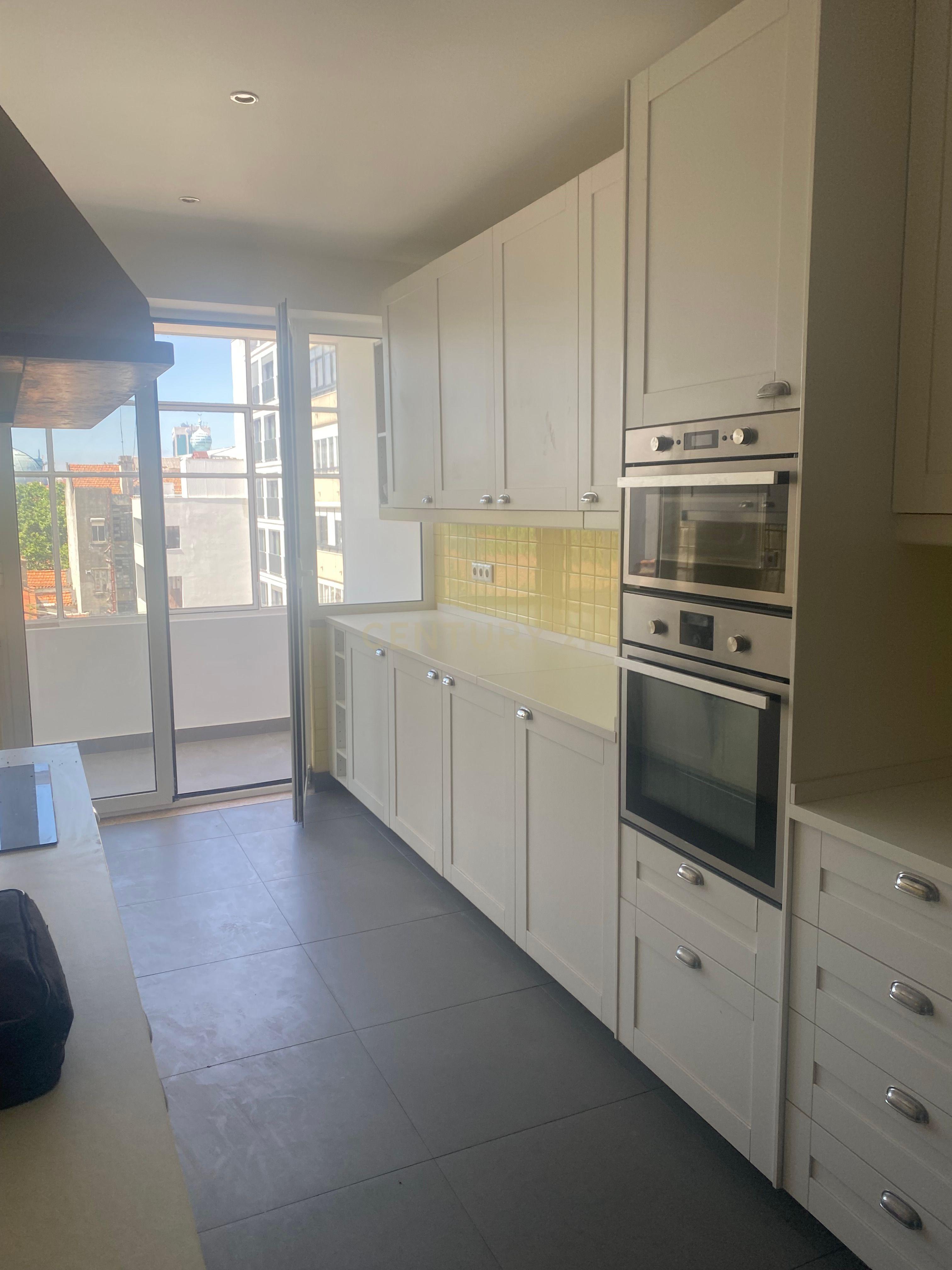 Apartamento  T5 Renovado -  Av Barbosa de Bocage - Image 3