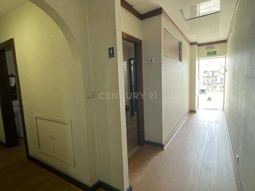 Escritório T2 em Alcântara, Lisboa - Image 2