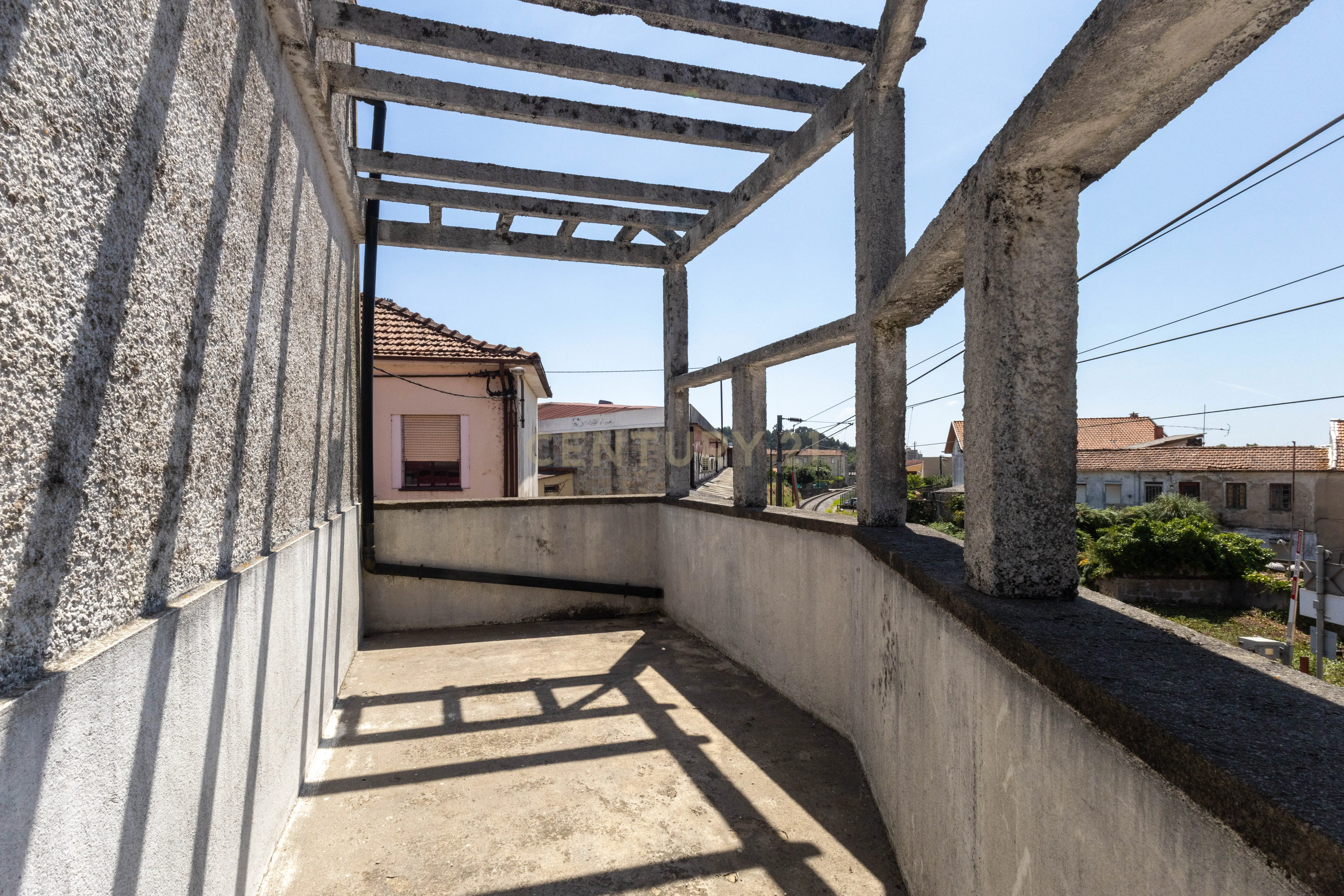Fotografia 7 de Moradia T4 de Charme, Quatro Frentes com Amplo Espaço Exterior