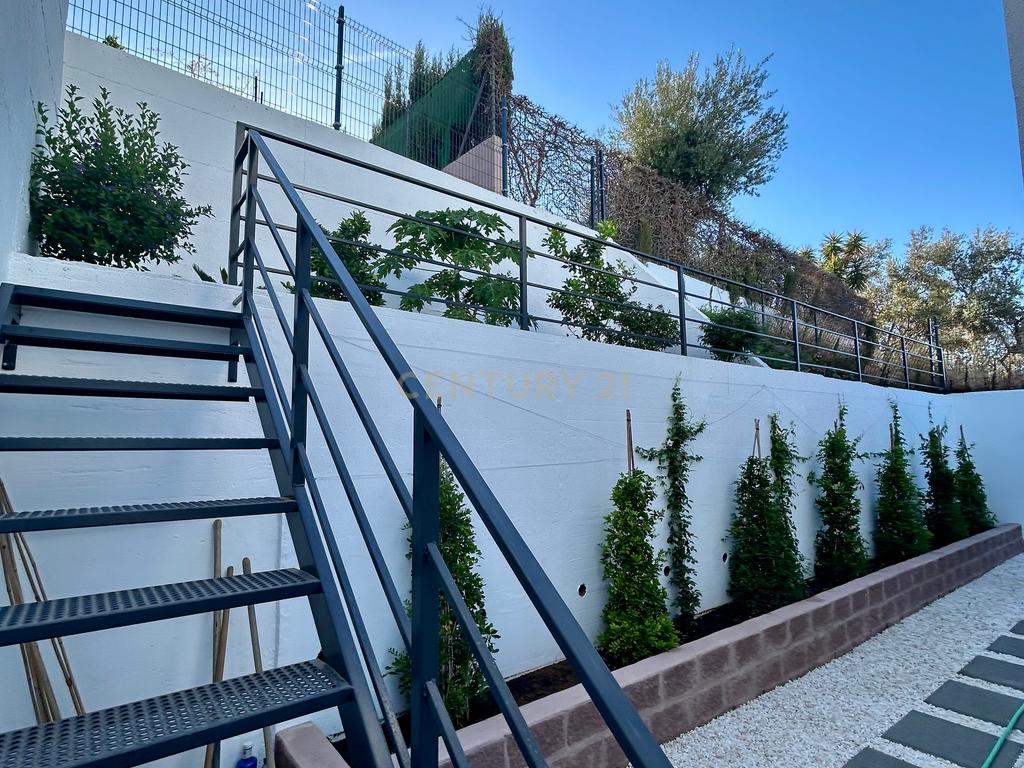 Luxuosa Moradia T4 com Piscina em Málaga, Andalucía - Image 11