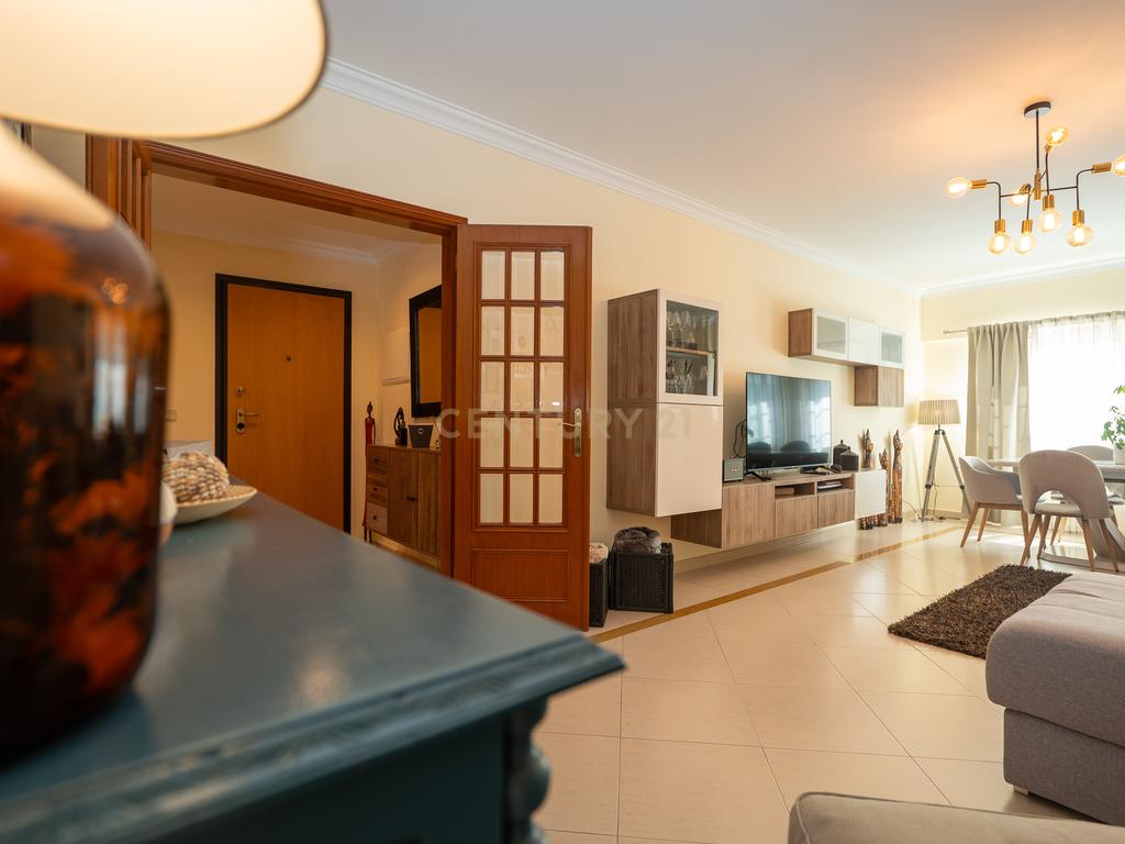 ** ESPECTACULAR APARTAMENTO NO CENTRO DE MAFRA, COM PARQUEAMENTO ** - Image 7