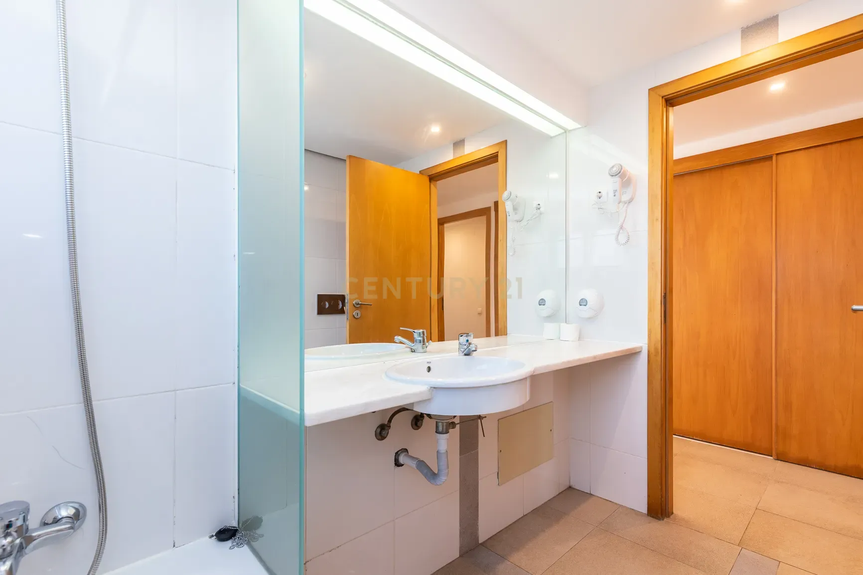 T2 , Golden Club Cabanas. - Image 24