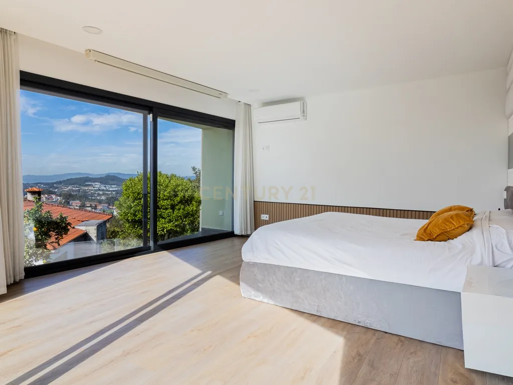 Moradia T3 Térrea com Piscina em Mesão Frio - Guimarães - Image 11