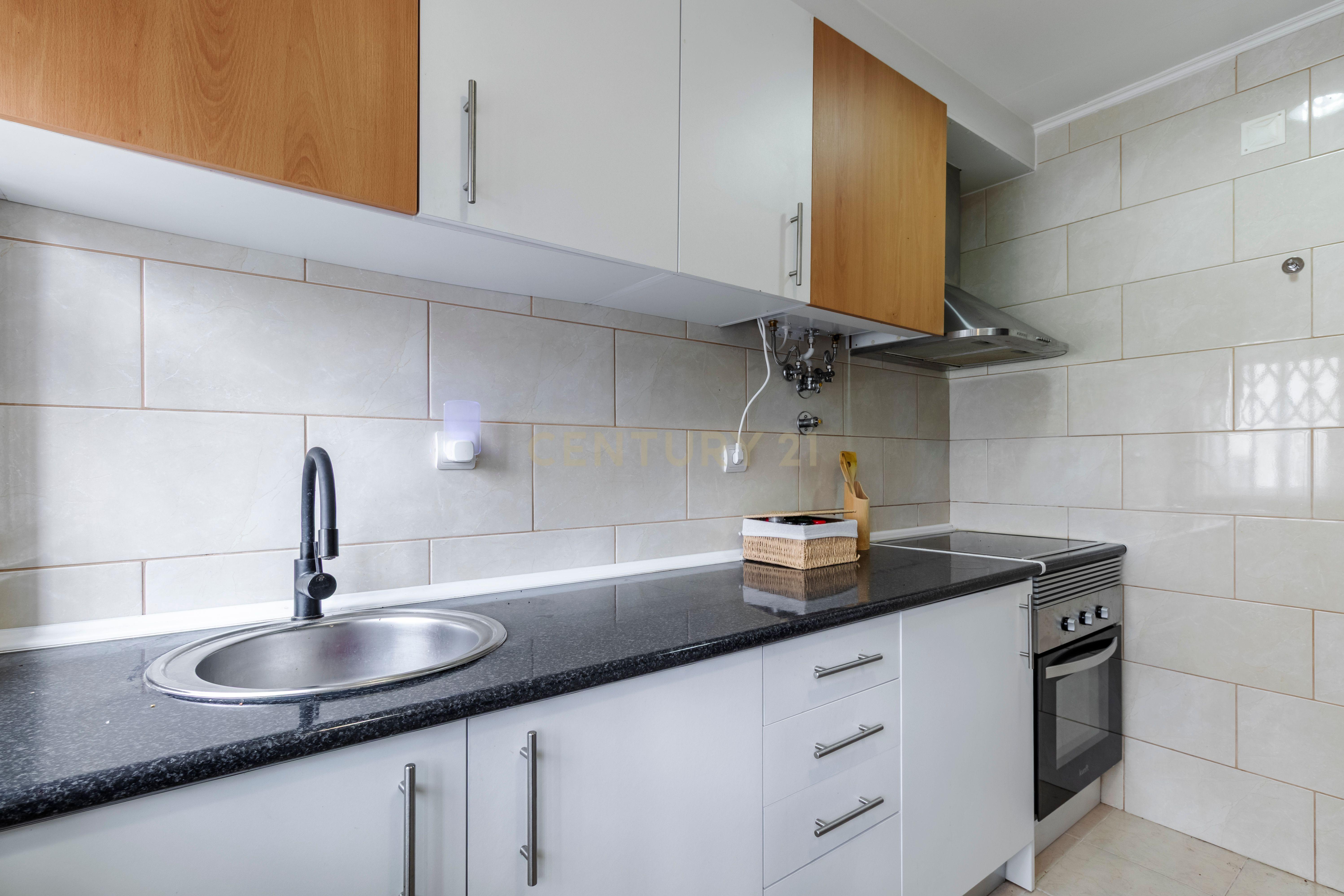 Fotografia 8 de Apartamento T3 com boas áreas e duas casas de banho | Vale Flores, Feijó