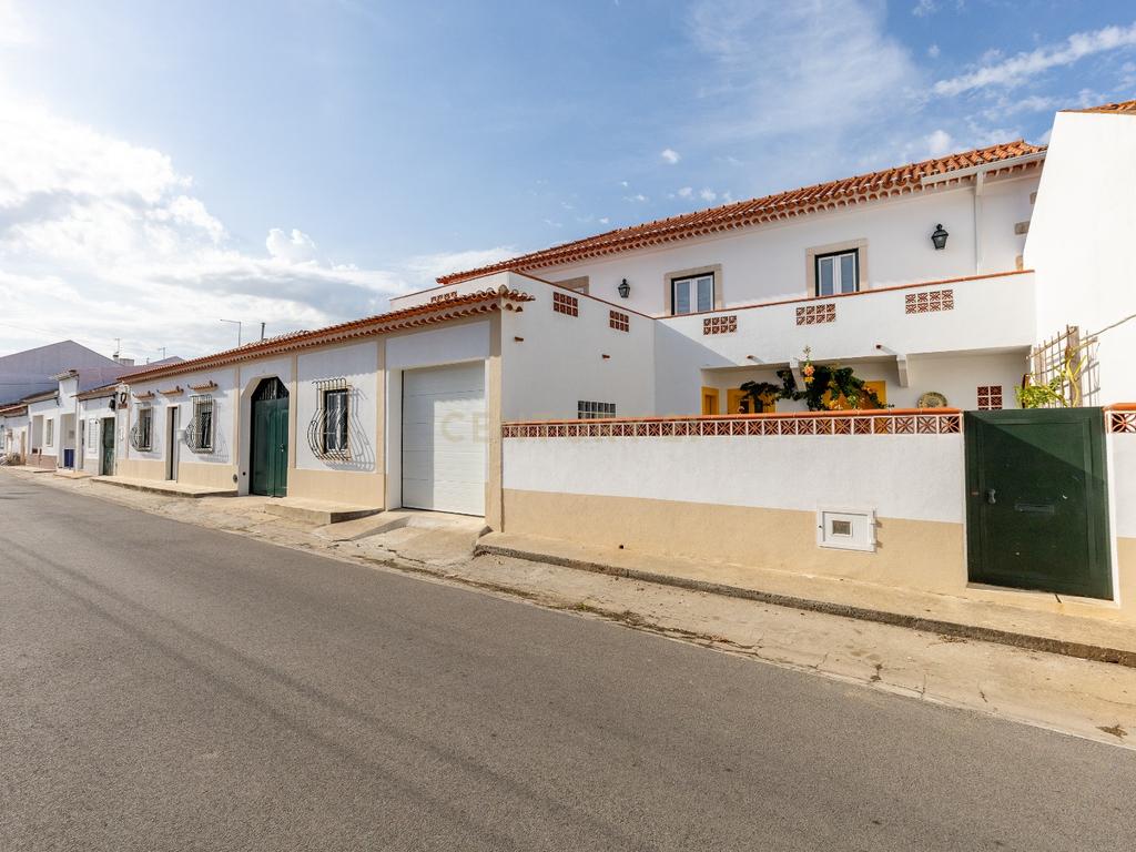 PROPRIEDADE DE CHARME JUNTO À GOLEGÃ - Image 1