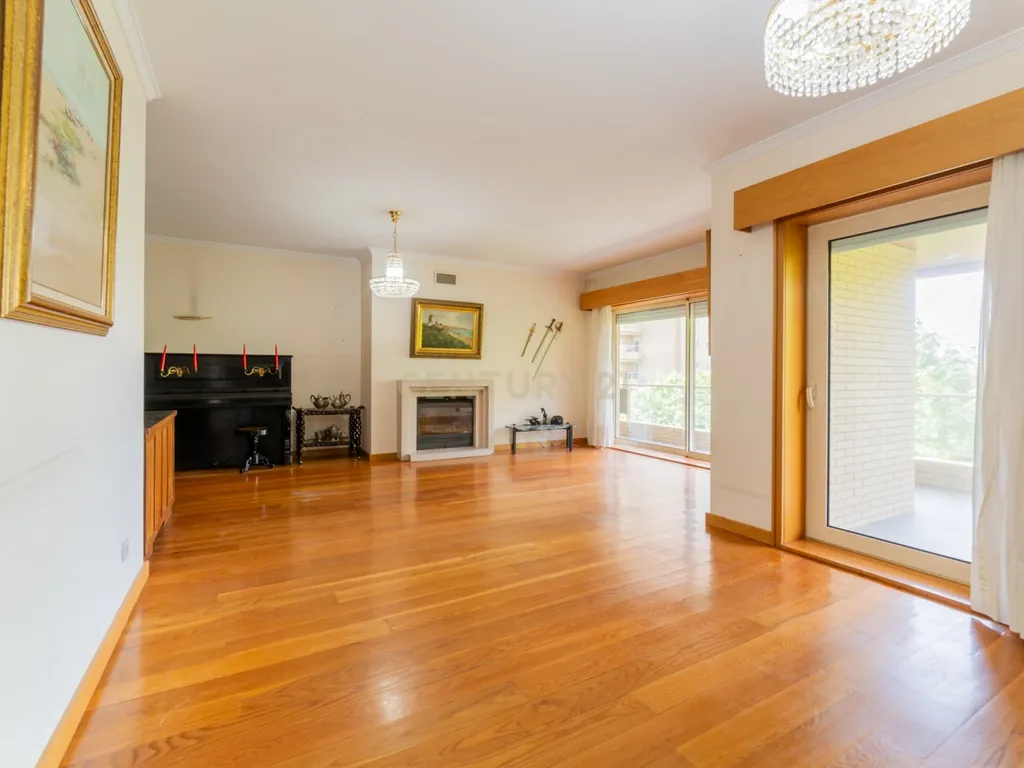 Apartamento T3 de Excelência na Foz do Douro – Porto - Image 1
