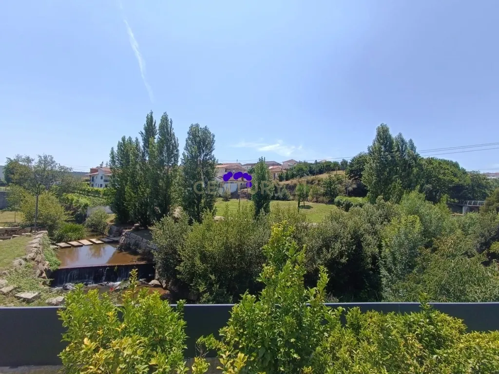 Moradia/ruína térrea em Santo Tirso com vista para o Parque de Geão - Image 18
